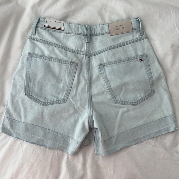 Tommy Hilfiger High Waist Light Wash Denim Short NWT - Picture 2 of 5